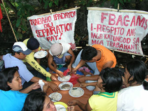 Sharing a meal, united in their struggle. (davaotoday.com photo by Barry Ohaylan)