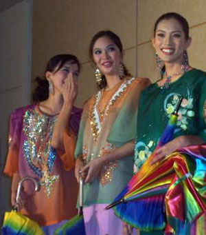 The author (extreme left) with other models during the show