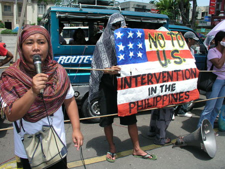 Evelyn Carias of the Moro women group Khadidja denounces the US during a rally May 8. (davaotoday.com photo by Barry Ohaylan)