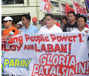 Omar (2nd from right) with other activists in Davao. (davaotoday.com photo by Barry Ohaylan)