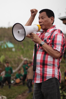 CLENCHED FIST SALUTE. “Mabuhay ang NPA!” chants Davao City Vice Mayor Rodrigo Duterte Wednesday during the 44th founding anniversary celebration of the Communist Party of the Philippines somewhere in Compostela Valley province. (davaotoday.com photo by Ace R. Morandante)