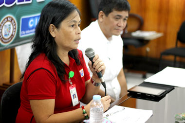 STOPS AND STARTS. The government’s distribution of food packs to flood victims in Davao City’s 15 villages has been stopped Thursday for the latter to go back to their normal lives, says Maria Luisa Bermudo (left) of the Social Service and Development Office during the January 24 I-Speak. As of January 23 5PM, she added, the city has served 14,222 families or 40,968 dependents. Her office will start conducting psycho-social interventions in the affected communities. Meanwhile, Chief of Public Safety and Command Center Magno Adalin (right) said they will set up Telemetric Monitoring System at the Davao River for a faster detection of water level to alert and prepare the people from impending floods. (davaotoday.com photo by Ace R. Morandante)