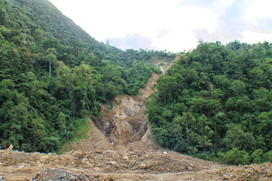 LANDSLIP. The landslide in this part of Masara mountains in Maco town, Compostela Valley last year, according to locals, was caused by the continuous excavation of Apex Mining Corporation, a foreign large-scale mining firm. (davaotoday.com photo by Ace R. Morandante)