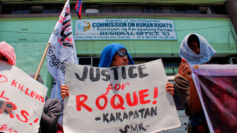 JUSTICE FOR ROQUE.  Militants picket outside the Commission on Human Rights-XI office in Davao City Monday as they slammed the AFP and demanded for justice for Roque Antivo, the child allegedly killed by the military April 3 in Mabini town, Compostela Valley.  (davaotoday.com photo by Medel V. Hernani)