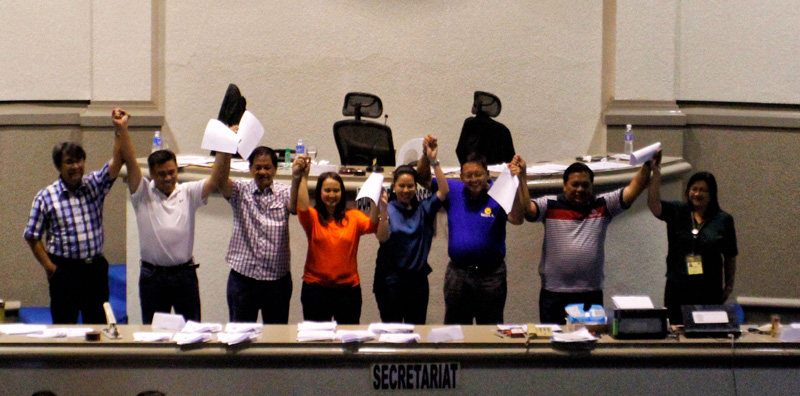 Councilors-elect for the first political district with Comelec officials.  (davaotoday.com photo by Medel V. Hernani)