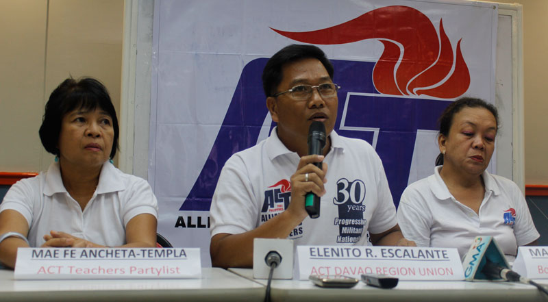 ANGRY TEACHERS.  In a press conference Wednesday, teachers in Davao City demand for a public apology from Comelec officer Aimee Ferolino-Ampoloquio after issuing a statement that BEIs are “either forgetful or just plain stupid.”  (davaotoday.com photo by Marilou Aguirre-Tuburan)