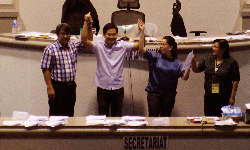 Lawyer Karlo Nograles (second from left), representative-elect for the first congressional district.  (davaotoday.com photo by Medel V. Hernani)