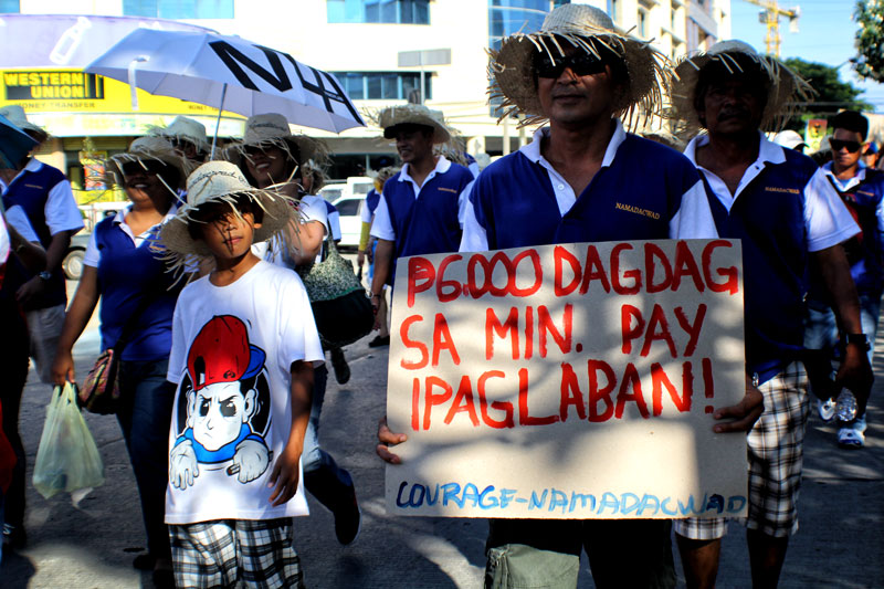 Government employees like those from Davao City Water District are fighting for PHP 6,000 increase in their salary.  (davaotoday.com photo by Ace R. Morandante)