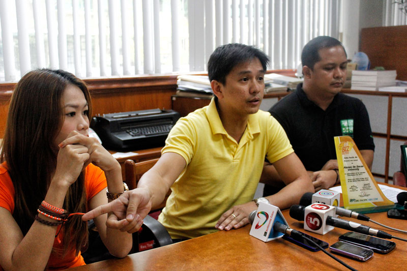 IRATE.  Ateneo de Davao University teacher Jess Delgado (middle) and student Giselle Escobañez (left) recall their harrowing experience with Cebu Pacific’s Flight 5J 971 in a press conference Tuesday.  The university recommended a boycott of the airline company for its “ineptness and insensitivity” in dealing with passengers following the runway mishap Sunday evening at the Francisco Bangoy International Airport.  (davaotoday.com photo by Medel V. Hernani)
