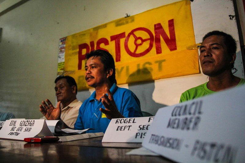 “WE’RE NOT CONSULTED.”  Drivers’ group Transmision-Piston in Southern Mindanao, led by its secretary general Edil Gonzaga (middle), slams on Tuesday the Davao City government for its immediate implementation of City Ordinance No. 0280 or the Anti-Smoke Belching Ordinance. Gonzaga said the local government did not formally consult the city’s drivers and operators.  (davaotoday.com photo by Ace R. Morandante)