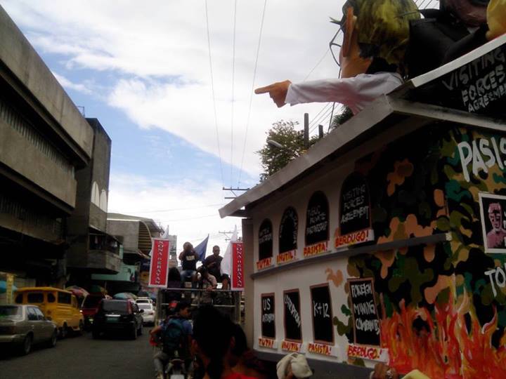 WHERE TO P-NOY? Is this the road to tuwid na daan? Bayan’s effigy shows President Aquino atop his palace filled with policies which the group says only worsens poverty and human rights abuses. (davaotoday.com photo by John Rizle L. Saligumba) 