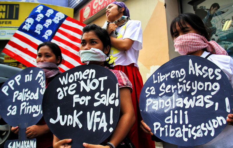 GAGGED. Activists of the women's group Gabriela gagged their mouths to symbolize the Aquino administration's policies that sell out women's rights with the proposed Access Agreement to allow the return of US bases in the country.(davaotoday.com photo by Ace Morandante)