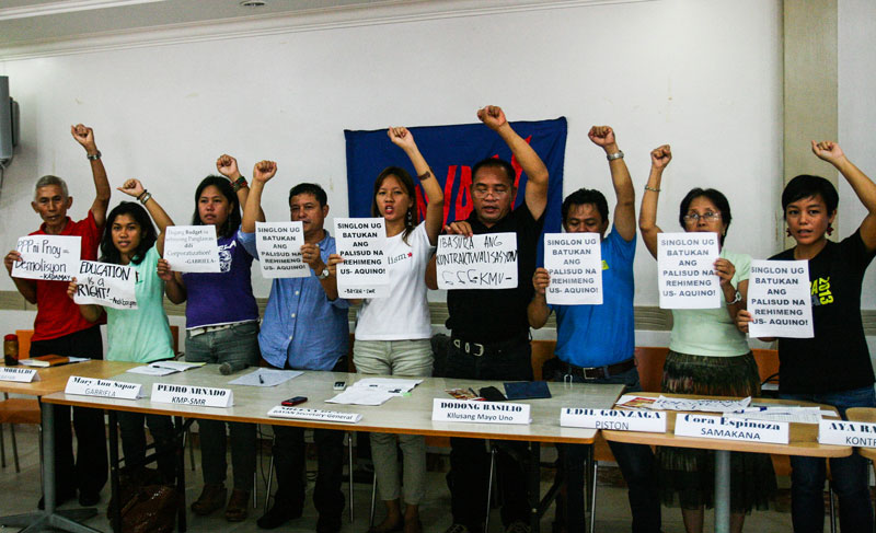 NO CHANGE Activists under the Bagong Alyansang Makabayan Southern Mindanao demand President Aquino to present the true state of the people, poverty and inflation, on his State of the Nation Address this Monday. (davaotoday.com photo by Ace Morandante)