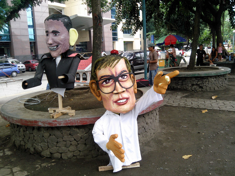 EFFIGIES FOR BURNING.In this year’s SONA protest, Bayan Davao brings effigies of President Aquino and US President Barack Obama, symbolizing the country’s adherence to US-led globalization that worsens poverty and human rights in the country. (davaotoday.com photo by John Rizle L. Saligumba) 