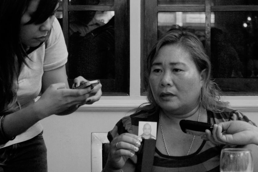 STILL WAITING. Frescilieta Armada shows a photo of her husband Roselino, 62, a logging trader who was captured by New People’s Army in Compostela Valley last May.  Armada appealed to Mayor Rodrigo Duterte to negotiate with the NPAs for his husband’s safe release. (davaotoday.com photo by Medel V. Hernani)