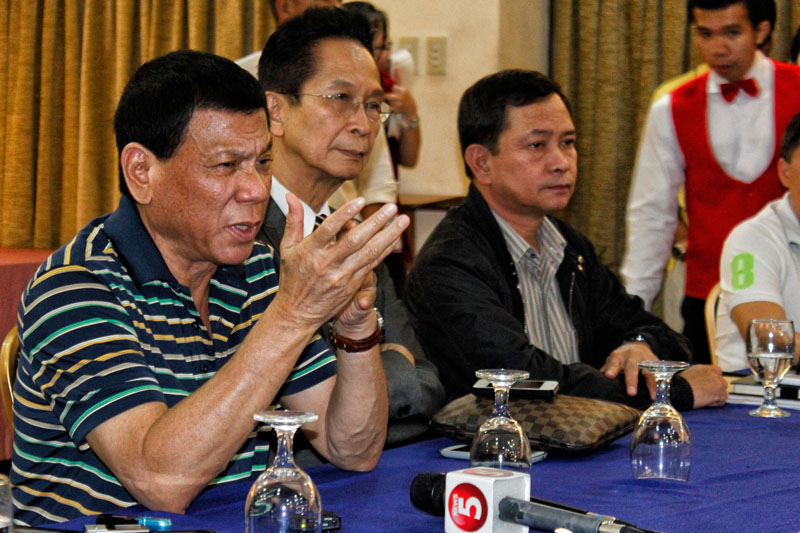 ALL-OUT SUPPORT Davao City Mayor Rodrigo Duterte assures police in a command conference that he will provide legal and material support amidst calls for an investigation by the Commission on Human Rights on the slaying of kidnappers.(davaotoday.com photo  by Ace Morandante)
