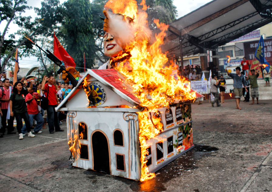 SONA effigy 2013 burning