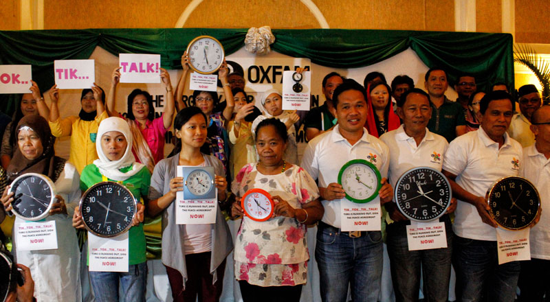 TIME IS RUNNING OUT.  Peace advocates in Mindanao worry that only one of the four annexes contained in the Framework Agreement on the Bangsamoro was signed by the GPH and the MILF panels.  On Thursday in Davao City, they called for the resumption of the peace talks and the signing of the annexes as there are only 1,000 days left before the FAB’s deadline.  (Medel V. Hernani/davaotoday.com)