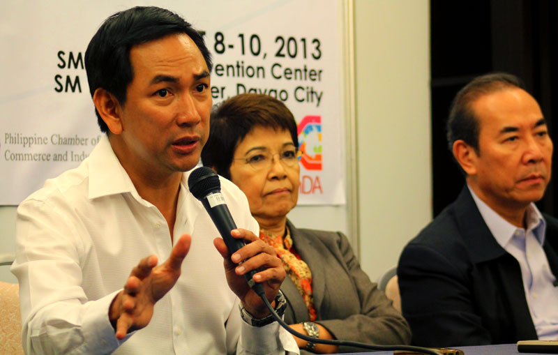 POWER AT WHAT COST? Energy Secretary Carlos Jericho L. Petilla (left) briefs business leaders during the Mindanao Business Conference that stable power supply in Mindanao will come by 2015 mostly from coal power plants, which is a cause of concern for environment advocates (davaotoday.com photo by Ace R. Morandante)