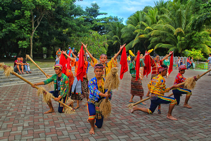 REHEARSAL  Youth in indigenous garb rehearsing a dance at People's Park for Friday's opening ceremony of the 28th Kadayawan Festival, an event celebrating the ten Lumad and Muslim tribes that inhabit  the city. (davaotoday.com photo by Ace R. Morandante)