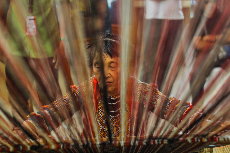 DAGMAY WEAVER Minda Amodayon belongs to the Mandaya tribe, one of the first inhabitants of Davao Oriental. During the Kadayawan Festival, she exhibits her skill in weaving the Dagmay, a fiber from a native abace tree at the Apo View Hotel.  (davaotoday.com photo by Ace R. Morandante)