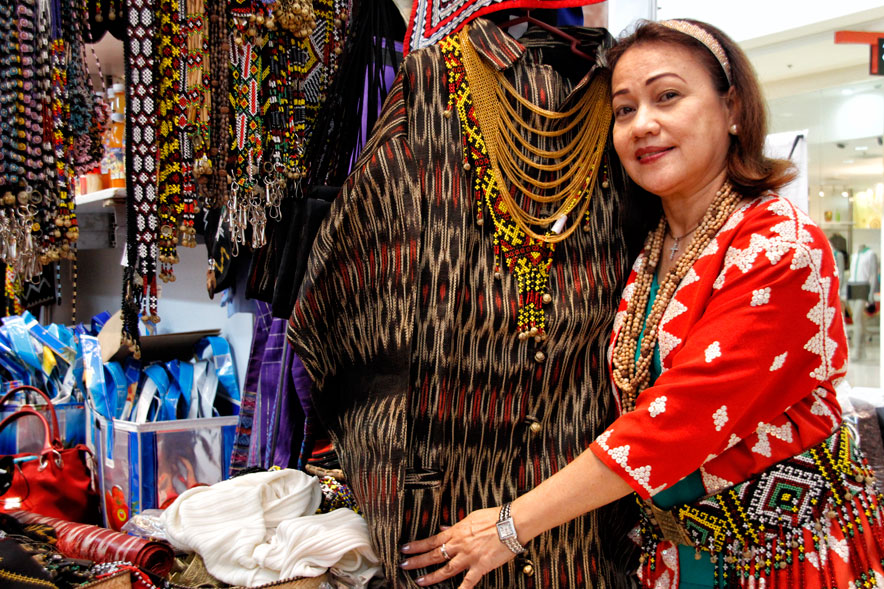 ADMIRING THE TINALAK  Myrna Lim of  Soroptimist International, admires the tinalak design from Tboli tribe of South Cotabato. These are on display in the Mindanao Trade Expo 2013 at Abreeza Ayala Mall until August 25. (davaotoday.com photo by Medel V. Hernani)