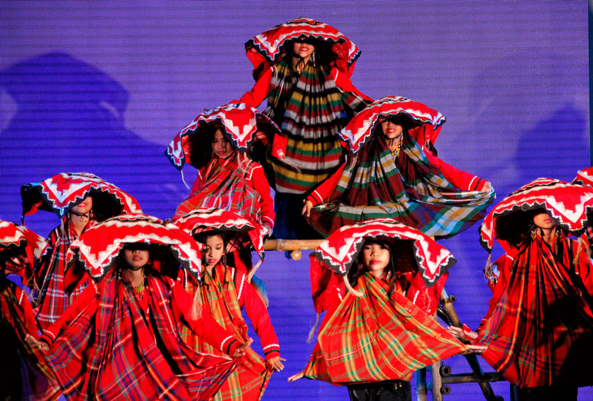 TBOLI DANCE Students from South Cotabato perform a Tboli tribe dance at the Sayaw Mindanao at SM Annex Thursday as part of the 2013 Kadayawan Festival which highlights indigenous cultures in Mindanao. (davaotoday.com photo by Medel V. Hernani)