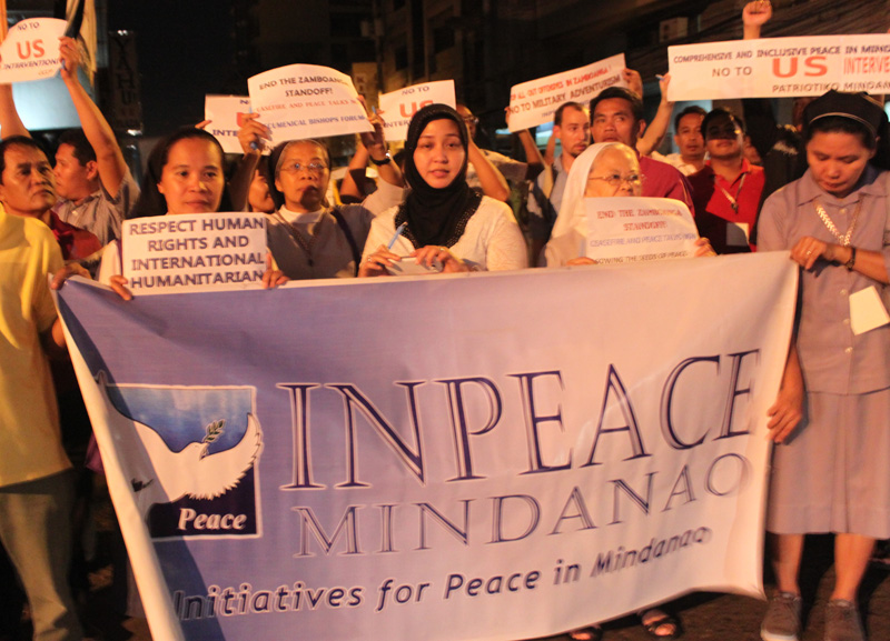 Sulu Princess Jacel Kiram (center) is joined by Catholic nuns in a rally calling for a peaceful resolution to the Zamboanga conflict last Thursday along F. Bangoy Street – Sta. Ana Avenue.  The Initiatives for Peace in Mindanao (InPeace) mobilized 100 church leaders and peace advocates in its Mindanao School of Peace in time for the International Day of Peace. (contributed photo)