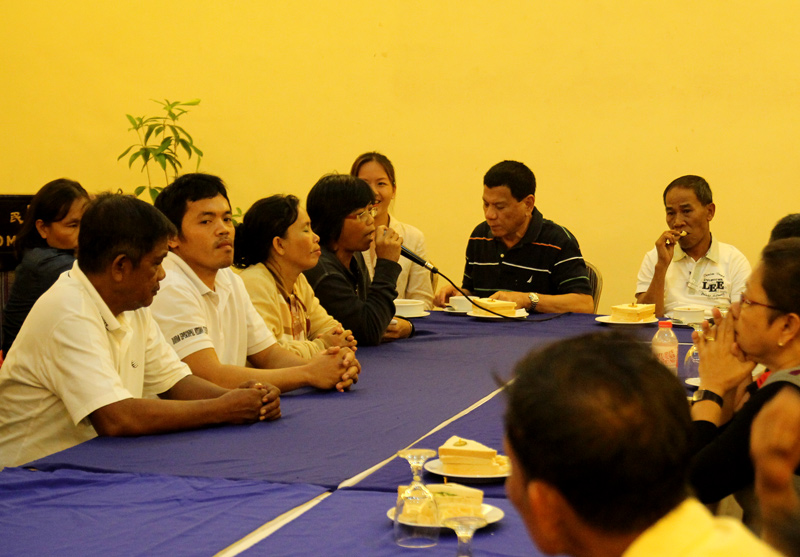 Benjie Planos (second, left) was present during the dialogue with Loreto Mayor Dario Otaza (right) and Davao City Mayor Rody Duterte (second right) at Grand Men Seng Hotel last August 22 to work out the Manobo's safe return to their community. (davaotoday.com photo by Ace R. Morandante)