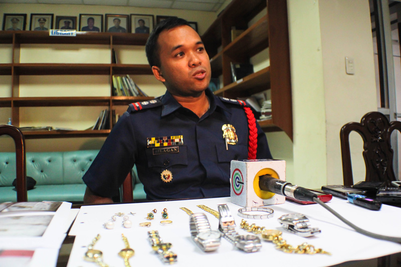 A string of jewelry recovered from slain suspect Roberto Kepti was presented by Talomo Police Station Commander Superintendent Julius Silagan.  Kepti, who had two standing warrants of arrests, was shot dead Tuesday afternoon during a shootout with policemen who tracked him in Juna Subdivision, Matina. (davaotoday.com photo by Ace R. Morandante)