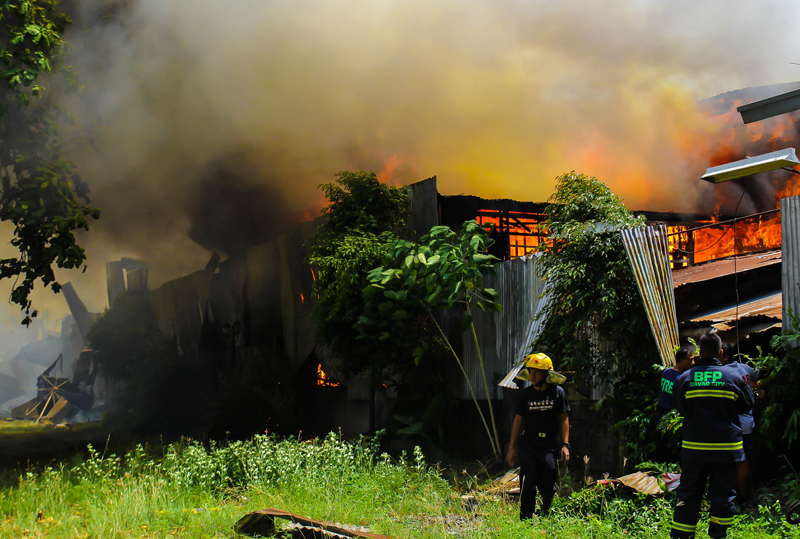 Firefighters responded to a fire along Barangay 12-B on V. Mapa Street that razed around 60 houses Thursday morning. Residents said the fire started on a flat iron left alone in the house of Barangay Captain Nilda Tumabang. No casualties were reported, but the fire forced the nearby JP Laurel Elementary School to suspend its classes. (davaotoday.com photo by Ace R. Morandate) 