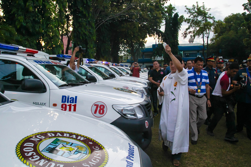 NEW POLICE CARS Mobile police cars and 35 motorcycles donated by the city government received blessings from a priest during the turnover ceremonies of the new Davao City Police Chief on Friday. (davaotoday.com photo by Ace R. Morandate)