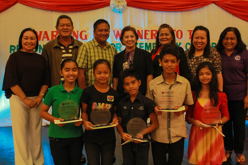CCT STUDENT BENEFICARIES These five kids are awardees from the Davao region's four provinces and Davao City for the Department of Social Welfare and Deveopment's Pantawid Exemplary Child 2013.  The DSWD program gives monthly cash grants of P 1,400 to school children's family as long as they perform well at school.  A total of 192,881 households in Davao Region are benificiaries. But a report from think-tank IBON Foundation questioned its effectivity in alleviating poverty, as they cited government audit that some P 4 billion of the program remained unliquidated and P 50 million were misspent on non-beneficiaries. (davaotoday.com photo by Ace R. Morandante)