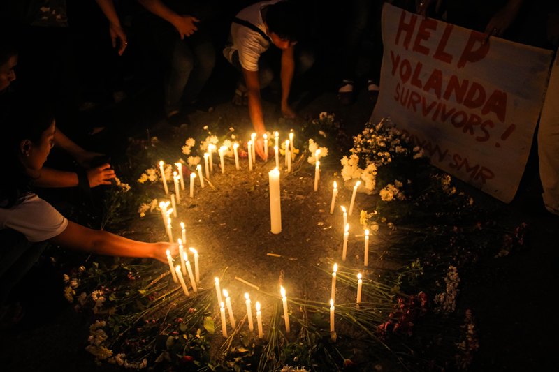 CIRCLE OF LIGHT Davawenyos light candles at Freedom Park during Wednesday's International Day of Solidarity for Yolanda Victims.  Nearly a week after the devastation, the nation has now criticized the government's slow response to the humanitarian crisis in Leyte and Samar. (davaotoday.com photo by Ace R. Morandante)