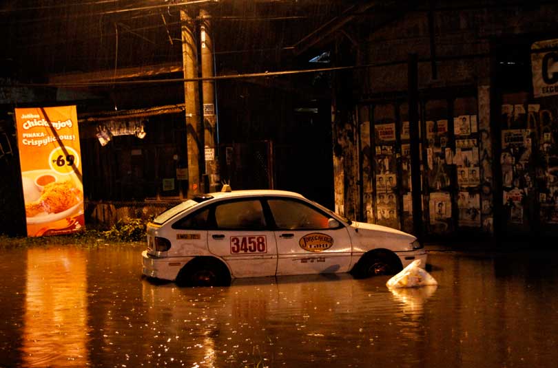 STUCK TAXICAB A taxi gets stuck along R. Castillo Street, Agdao as floods from heavy rain on Thursday made streets along JP Laurel, Lanang, Cabaguio Avenue, Mamay Road and Agdao impassable for hours.  The lood subside around 2 am the next day. (davaotoday.com photo by Medel V. Hernani)