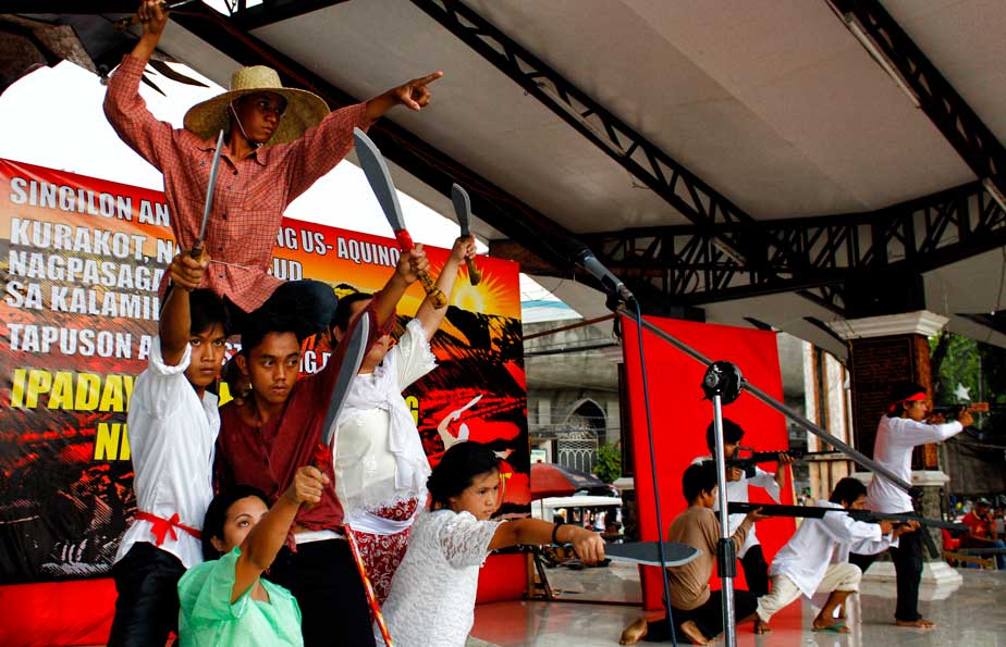 Cultural artists depicting the Katipunan in a Davao City rally commemorating Andres Bonifacio's 150th birthday. (davaotoday.com photo by Medel V. Hernani)