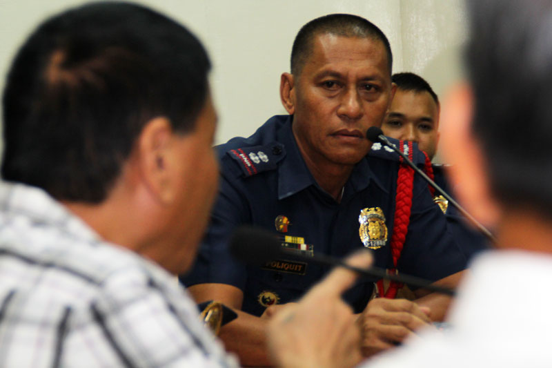 RECEIVING ORDERS FROM MAYOR. Superintendent Rodelio Poliquit, acting Davao City Traffic Management Center chief receives instructions from Mayor Rody Duterte to conduct traffic patrol at night where more speed limit violations were reported. (davaotoday.com photo by Ace R. Morandante)