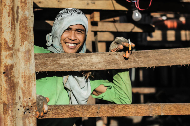 SMILING WORKER. A worker manages to smile and puff a smoke during a break in a construction along Magallanes Street. (Ace Morandante/ davaotoday.com)