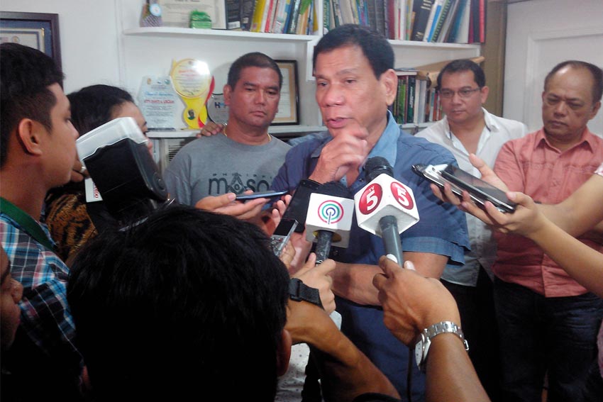 Police Superintendent Leonardo Felonia (rear, gray shirt),  head of the Regional Intelligence Unit submitted himself to the National Bureau of Investigation with the help of Mayor Rodrigo Duterte to clear his name after it was mentioned by a suspect in the killing of businessman Richard King last June 12.