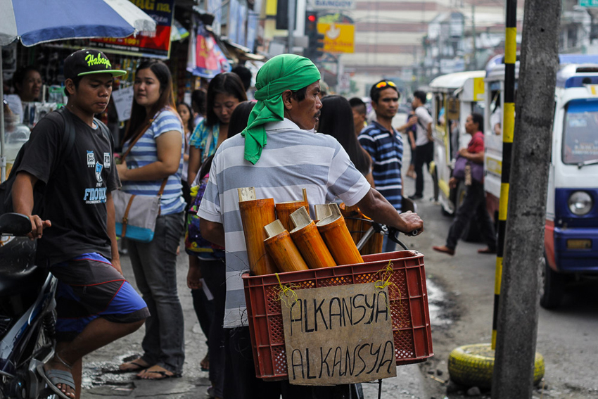 Amidst tough times, a vendor in a bicycle calls for everyone to save money through his bamboo-made alkansya. 