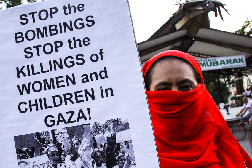 Activists and Moro residents staged a rally in solidarity with Palestinians who were killed by Israel’s forces in Gaza Strip. The groups condemned and demand the end of the attacks staged at the time of Muslim Ramadhan.