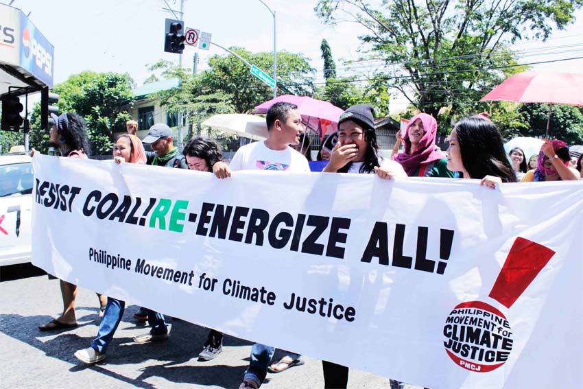 About 100 activists belonging to the group, Resist Coal Power Plant, brave the heat of the sun to demonstrate their opposition to the perceived government bias for coal plants. The anti-coal activists  held their march and protest in Davao City, marching from Freedom Park to Rizal Park Thursday morning. 