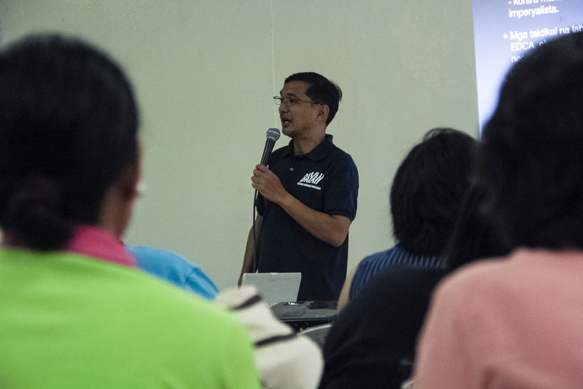 Former Bayan Muna Rep.Teddy Casiño, warns that the administration's resurrecting Charter change efforts may be used to protect the major players of the misuse of government savings and the pork barrel by maintaining the administration hold to power. Casino delivers his talk on the current national situation at the Sangunian Panglungsod today.