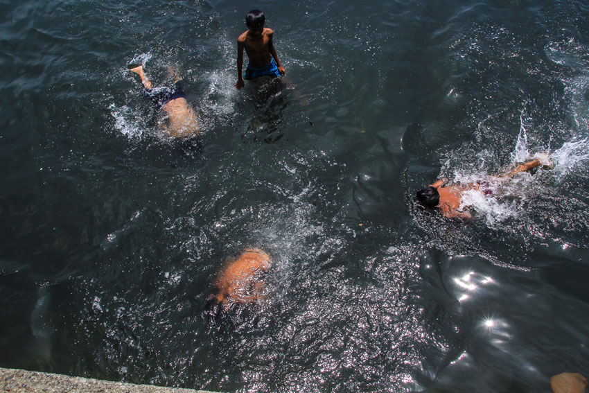 Amidst the scorching heat of the sun, these young Badjaos (Sea Gysies) are diving for some coins along the coast of Isla Verde. 