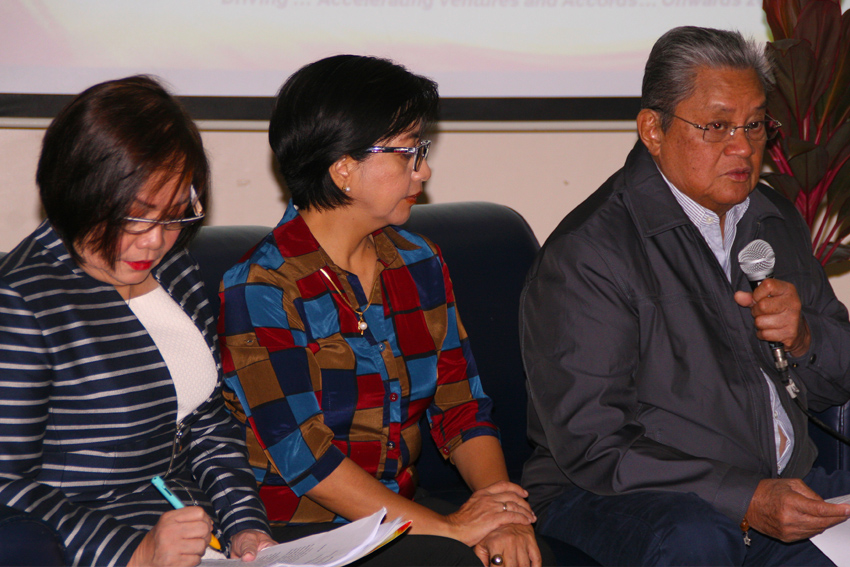 Rodolfo del Rosario (right), governor of Davao del Norte and chair of Region 11 Development Council presented economic and peace updates during last week's media briefing in Davao City. To his far left is Davao Oriental Gov. Corazon Malanyaon and government chief peace negotiator with the MILF Miriam Colonel-Ferrer.