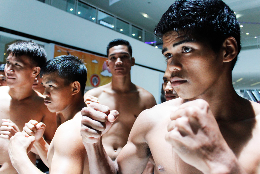 Michael Bravo,(right) a six-rounder fighter and a Manobo from Kidapawan City, poses with his team of Sunshine Boxing Promotion for their fight this coming October 11 at the Almendras Gym.