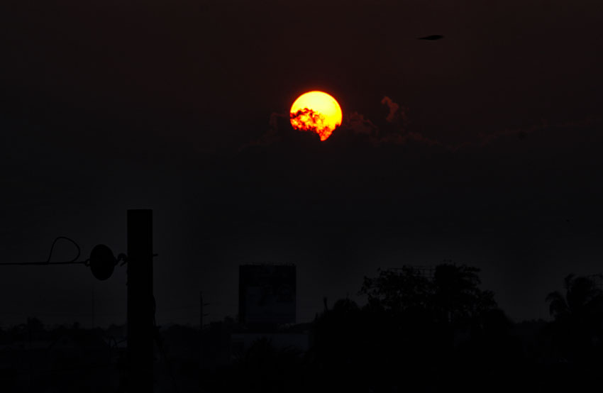 A beautiful sunset was spotted Sunday at around 5 o'clock in the afternoon along Buhangin, this city.  