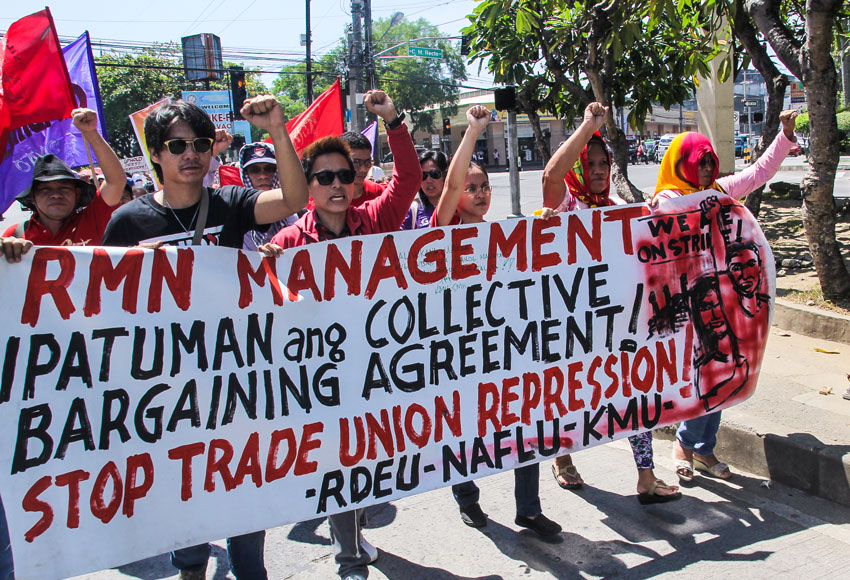 Members of RMN Davao Employees Union hold a march rally along Freedom Park to condemn the recent threats of station manager Leo Daugdaug that he will file a case against them. (Ace R. Morandante/davaotoday.com)