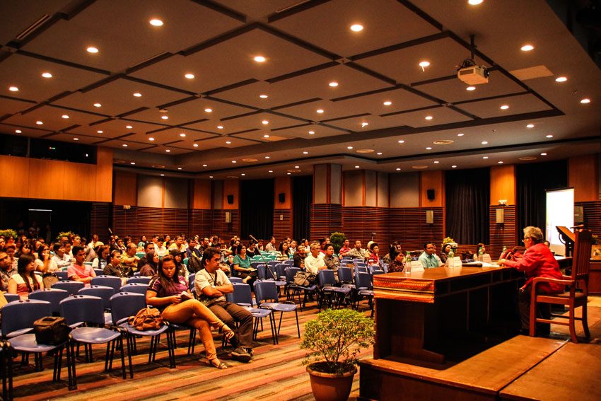 Professor Emeritus, Leonor M. Briones speaks before students and faculty of the Ateneo de Davao University Monday in a forum dubbed"NahuliDAP ang Pork".  Briones is a former National Treasurer of the Philippines. (Ace R. Morandante/davaotoday.com)