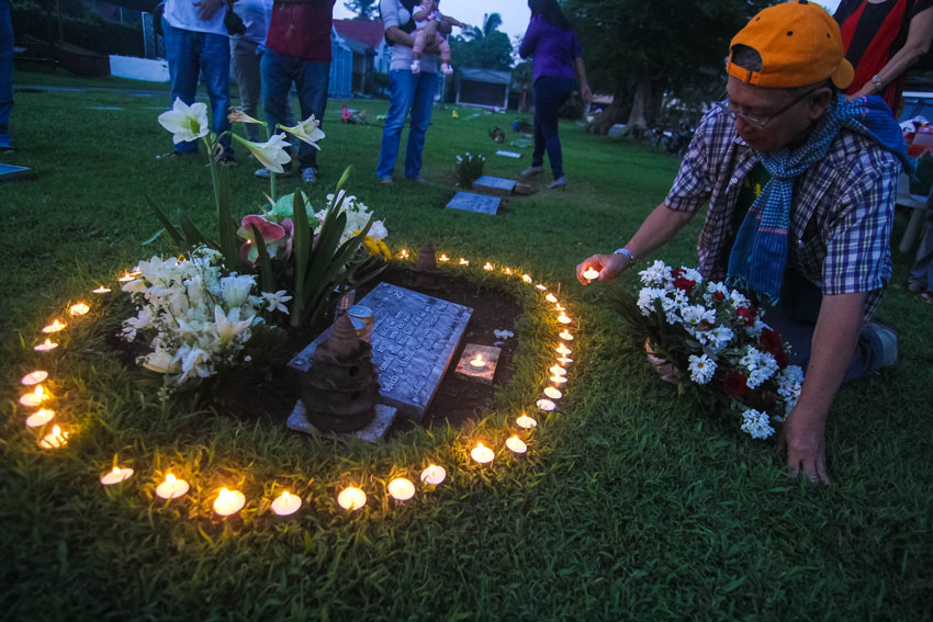 Veteran photojournalist Rene Lumawag lights a candle along with the friends and colleagues of his son Gene Boyd Lumawag, a photojournalist gunned down in Julu Solo  in November 4, 2004. (Ace R. Morandante/davaotoday.com)